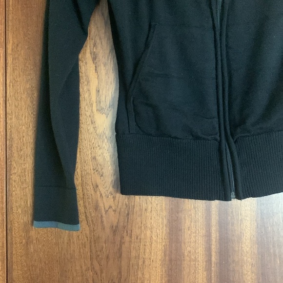 Woman’s Black Smartwool 100% Merino Wool Long Sleeved Full Zip Up Jacket - Picture 8 of 10